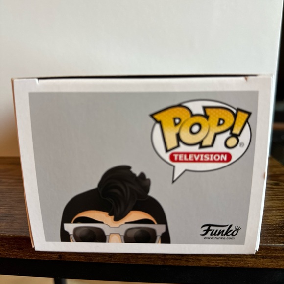 Funko Pop! Television David Rose Figure with Black Outfit (Chase Edition) - Picture 5 of 6